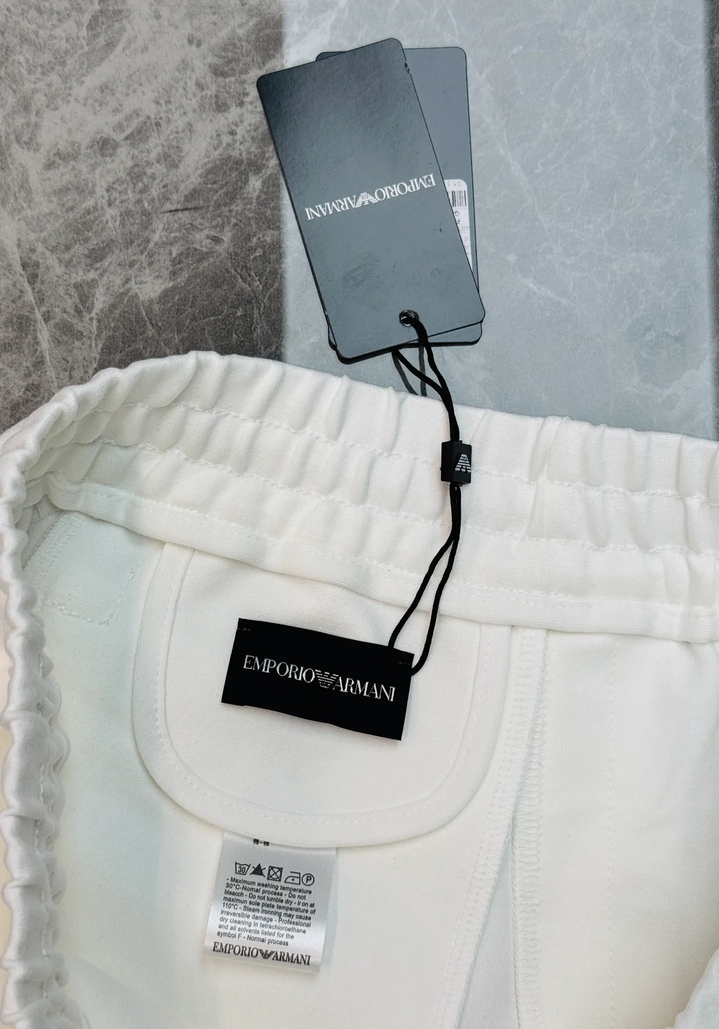 195。 ⚜️ Emporio Armani Original ～ . Same Style❤️ . ！ . ！ Premium . Breathable. . . ， OK. ！ ：Black.White.Dark Blue.Sizes：M-3XL/29-36 ❗️（S 4XL ！）175/140 L